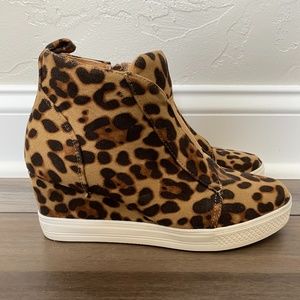 Size 8 Leopard print platform wedge sneaker ankle booties